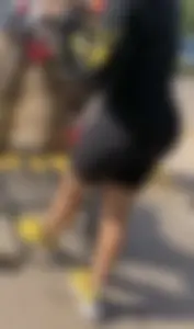 Teen with a fat round ass in leggings