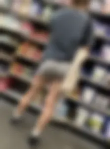 VPL white girl in shorts