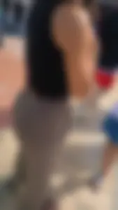 Cleavage mix at cruise port (OC)