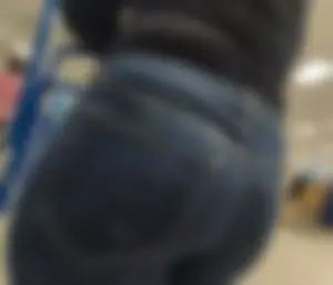 Latin cutie in jeans