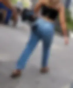 Phat booty in jeans