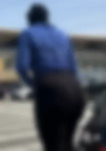 Black Queen with the YAMS in leggings at the airport ( OC , GIFs)