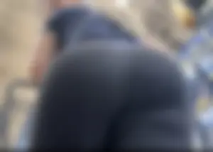 Bubble butt in leggings