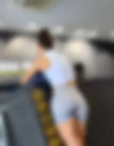 Gym Girl in grey shorts