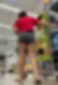 Bubble butt teen with her ass out