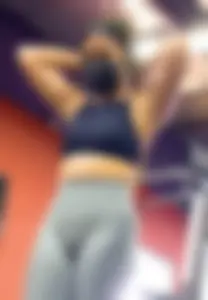 Hot Gym Candid Masked Girl Wearing Yoga Pants and a Top Creepshot