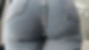 Girl with a round ass🍑