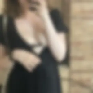 Hot amateur bespectacled chubby girl’s leaked erotic selfies