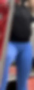 Pawg in blue leggings