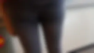 Nice ass checking out in leggings at a grocery store
