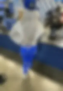 10/10 Platinum Blonde in Blue Leggings at game
