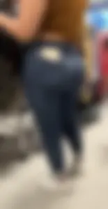 Phat latina MILF ass in jeans
