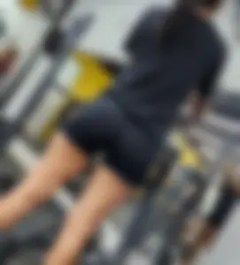 Brunette wide hips tight shorts at the gym (Brasil)