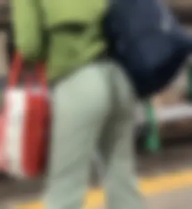 Lulu fanatic in green lulu pants