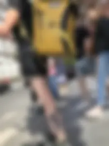Amazing cute candid food delivery girl with lots of tattoos crossing the street