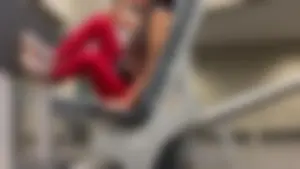Epic candid gym babe working out in red textured leggings with an amazing ass