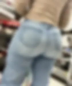 Latina baddie nice phattie in jeans‼️