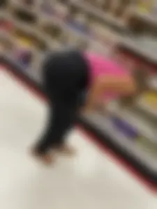 MUST SEE MILF BENDING OVER CLOSE UP SHOTS