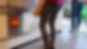 Nice ass checking out in leggings at a grocery store