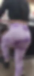 Latina milf with a great body, showing her big ass in pink leggings [OC]