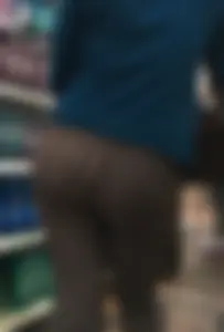 Nice big round booty in tight patterned leggings