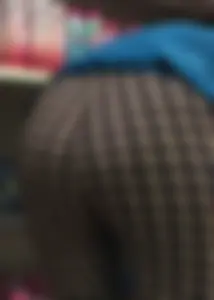 Nice big round booty in tight patterned leggings