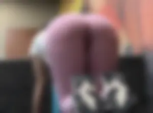 Gym pawg Latina pink leggings in doggy position with vpl