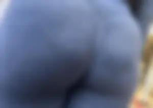 Thick milf with dumptruck in blue leggings (OC)