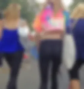 Great festival candid VPL teen in leggings and a top, cute skinny blonde