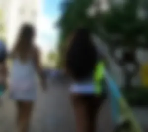Big booty dark skinned surfer babe heading to the beach