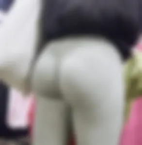 White girl perfect round butt in leggings (Not OC)