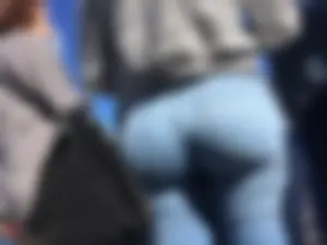 Craziest ass in super tight jeans! (Not OC)