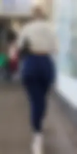 Breathtaking blonde German bimbo PAWG (BBL?) in navy leggings