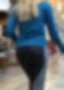 Blonde at the mall in leggings with a nice ass