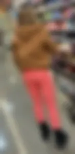 Salmon leggins MILF shopping