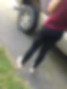 Great teen ass in leggings creepshots by the car