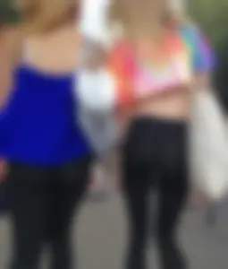 Great festival candid VPL teen in leggings and a top, cute skinny blonde