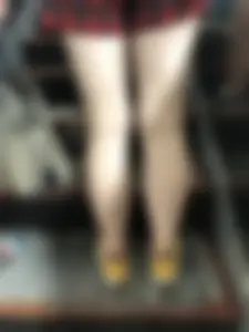 Hot Candid Legs With Pale Skin Subway Escalator Creepshots
