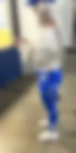 10/10 Platinum Blonde in Blue Leggings at game