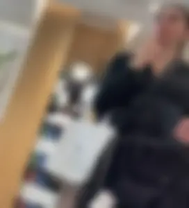 BLONDE IN LULUS AT THE LULU STORE