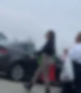 Caught this Hot tight babe in leggings leaving