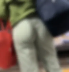 Lulu fanatic in green lulu pants