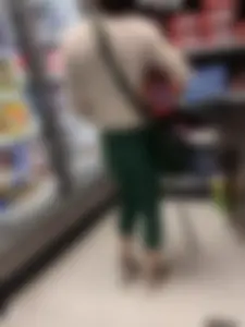 Thick booty MILF in green lululemon leggings [OC]