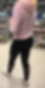 Girl with a nice round ass in leggings with vpl