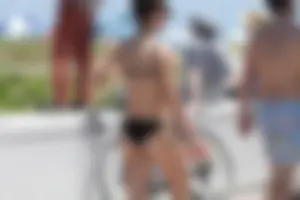 Candid Florida beach and bikini girls