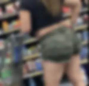 Pawg booty in camo shorts and extras