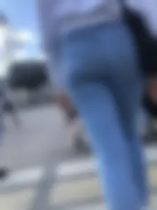 Awesome Butt in Tight Blue Jeans on a Crosswalk Creepshots Gallery