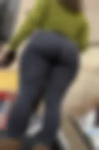 Phat ass on the escelator (OC)