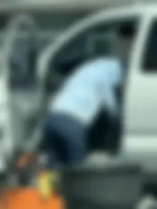LOVE CARWASHES! Tight Latina 20’s