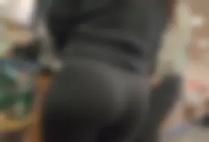 Latina shorty in yoga pants